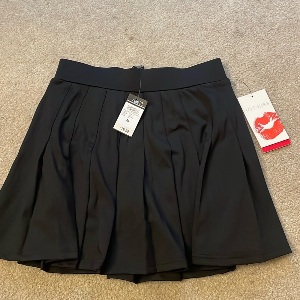 NWT RUE 21 HOT KISS BLACK SKORT